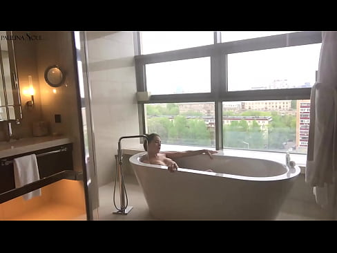 ❤️ Terura bebo Pasie ŝerĉas sian kuzon en la banĉambro ️ Belega porno ĉe ni ☑