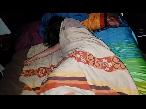 ❤️ Vicfilo kritikante sian junan duonpatrinon dum ŝi dormas. ️ Belega porno ĉe ni ☑